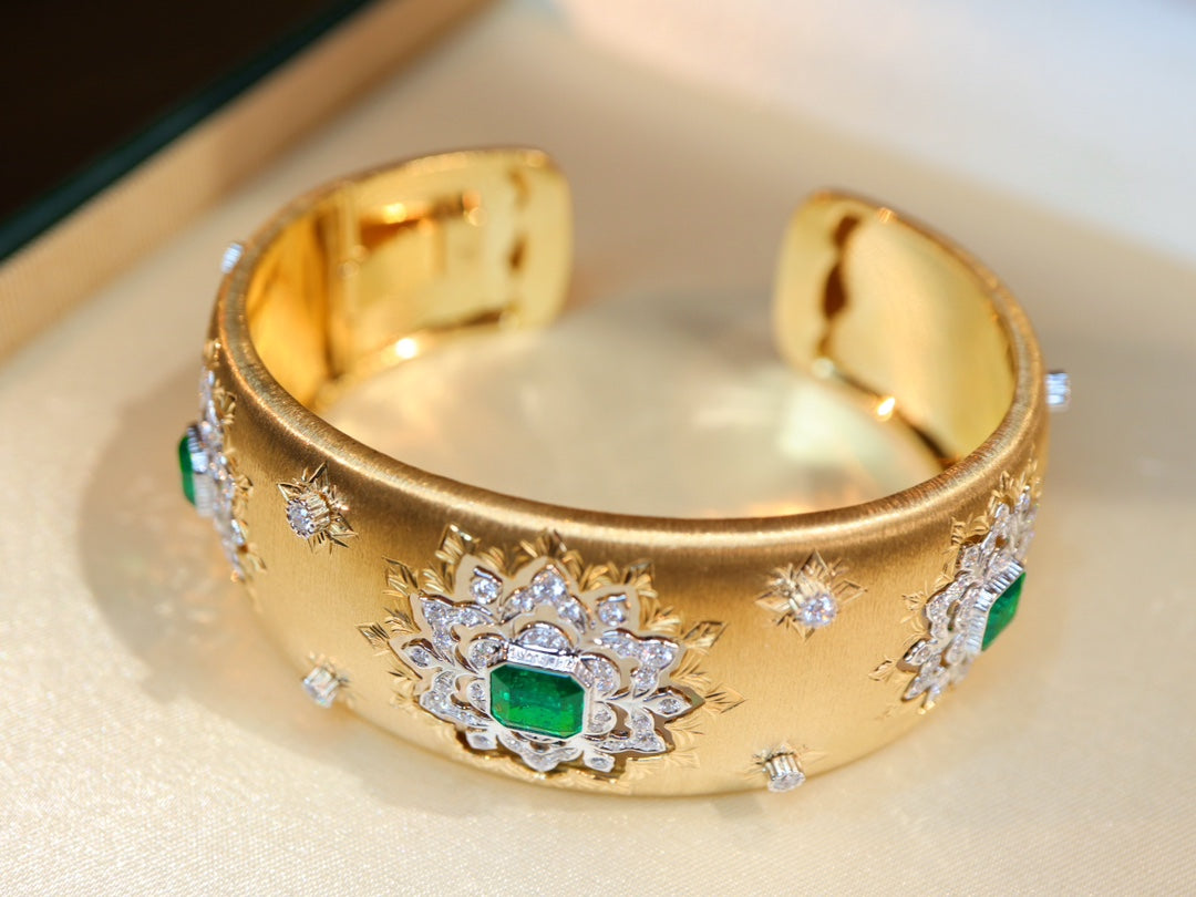 Luxurious Wide-Plate Bucheratti Style Emerald Bracelet - Jewelry Gem