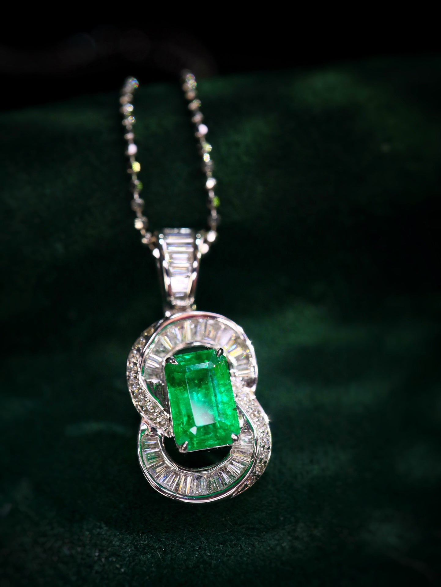 Panjshir Emerald Pendant - A Jewelry Marvel