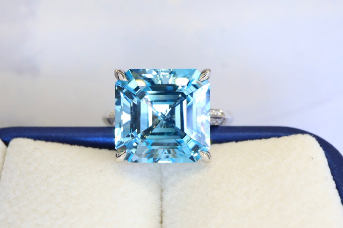 Exquisite Swiss Blue Topaz Ring - Elegant 18K Gold and Diamond Jewelry