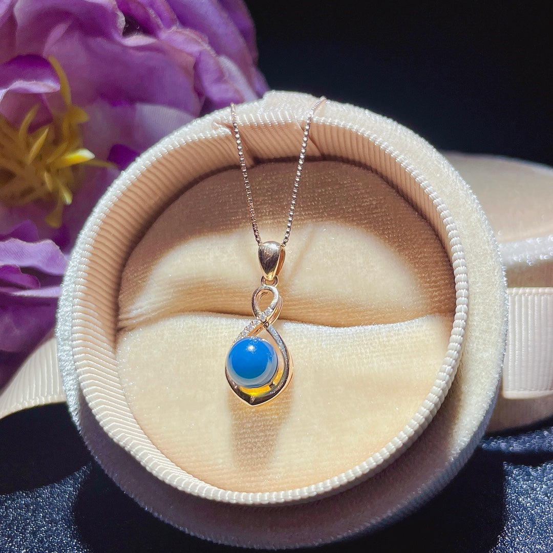 Anhänger aus 18 Karat Gold mit eingebettetem dominikanischen blauen Bernstein – exquisiter Schmuck