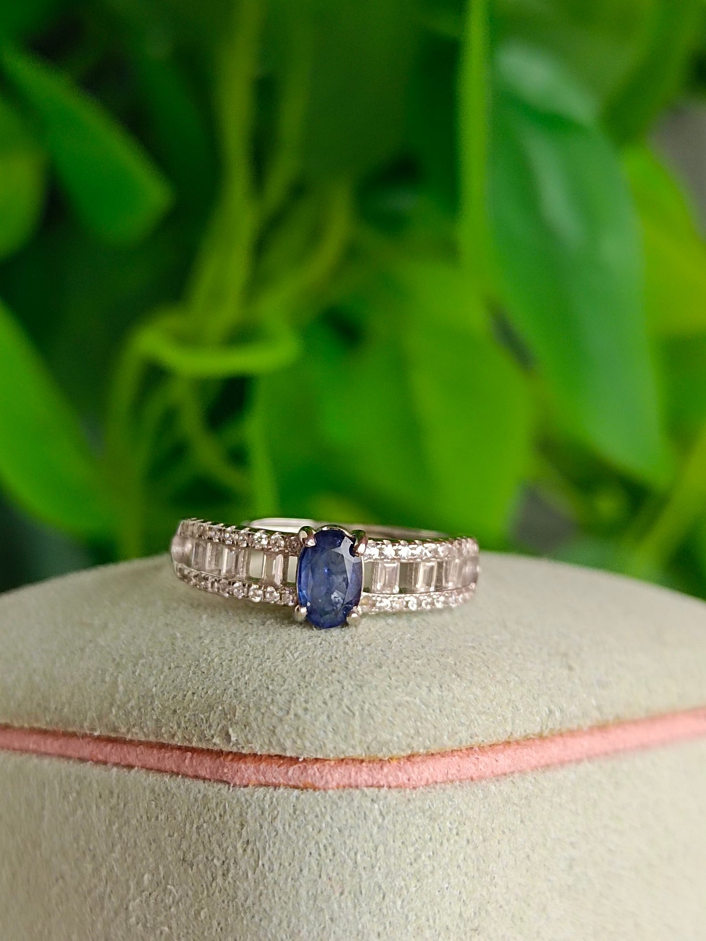 Stylish Natural Sapphire Ring in S925 Silver - A Jewelry Must-Have