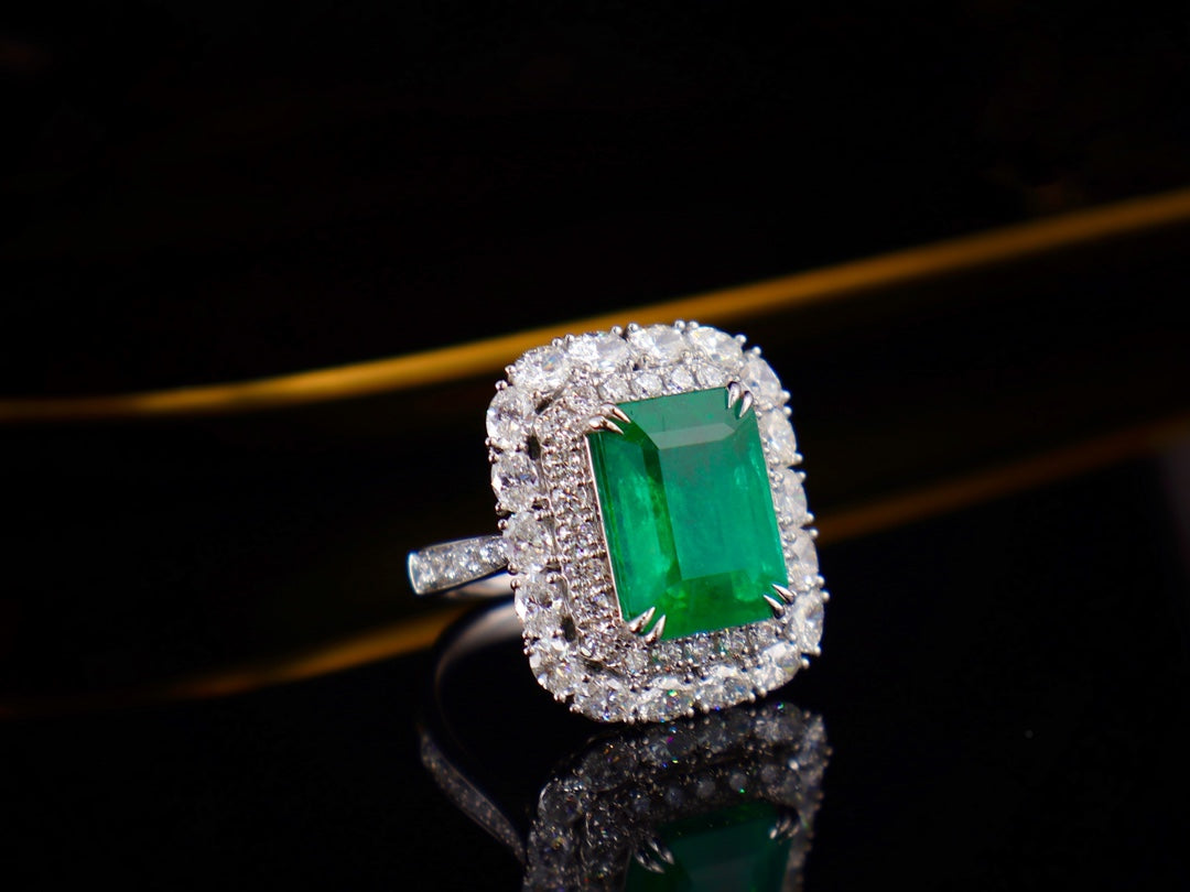 Emerald Ring - Luxurious Jewelry Piece with GIA Certificate