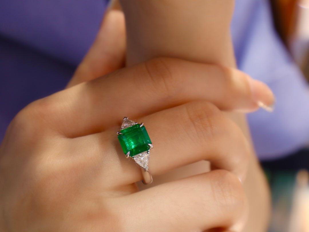 Bague émeraude - Chef-d’œuvre de bijoux vert vif