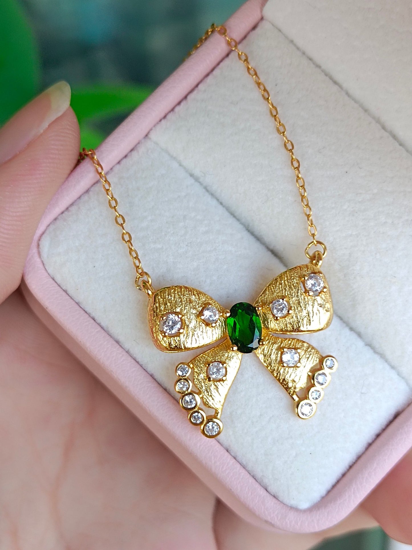 Natural Diopside Bowknot Necklace - Exquisite Jewelry for Everyday Elegance