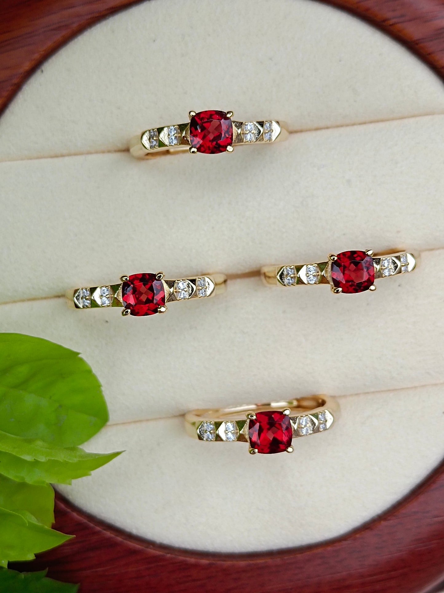 Cincin Batu Garnet Alam - Perhiasan Unik dan Elegan