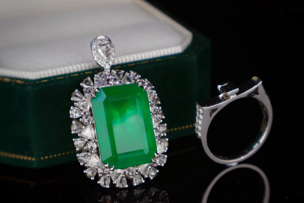 Emerald Dual-Use Jewelry: Pendant/Ring with Guild Certificate