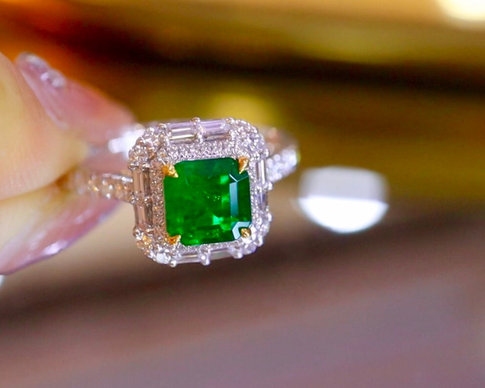 Elegant and Understated Natural Waton Green Emerald Ring - Jewelry