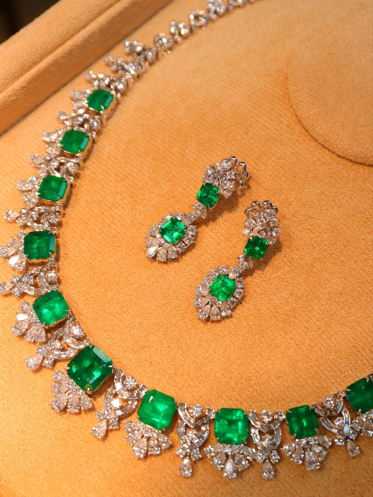 Panjshir Emerald Evening Necklace - Exclusive Jewelry Collection