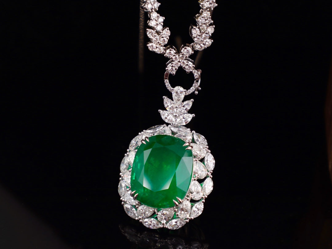 Emerald Pendant Jewelry - Luxurious and Magnificent Choice