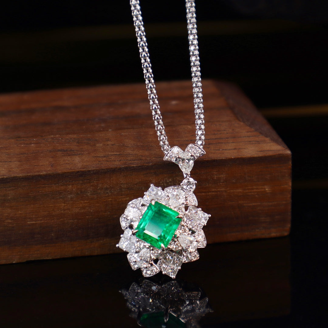 Panjshir Emerald Pendant - et luksuriøst smykke