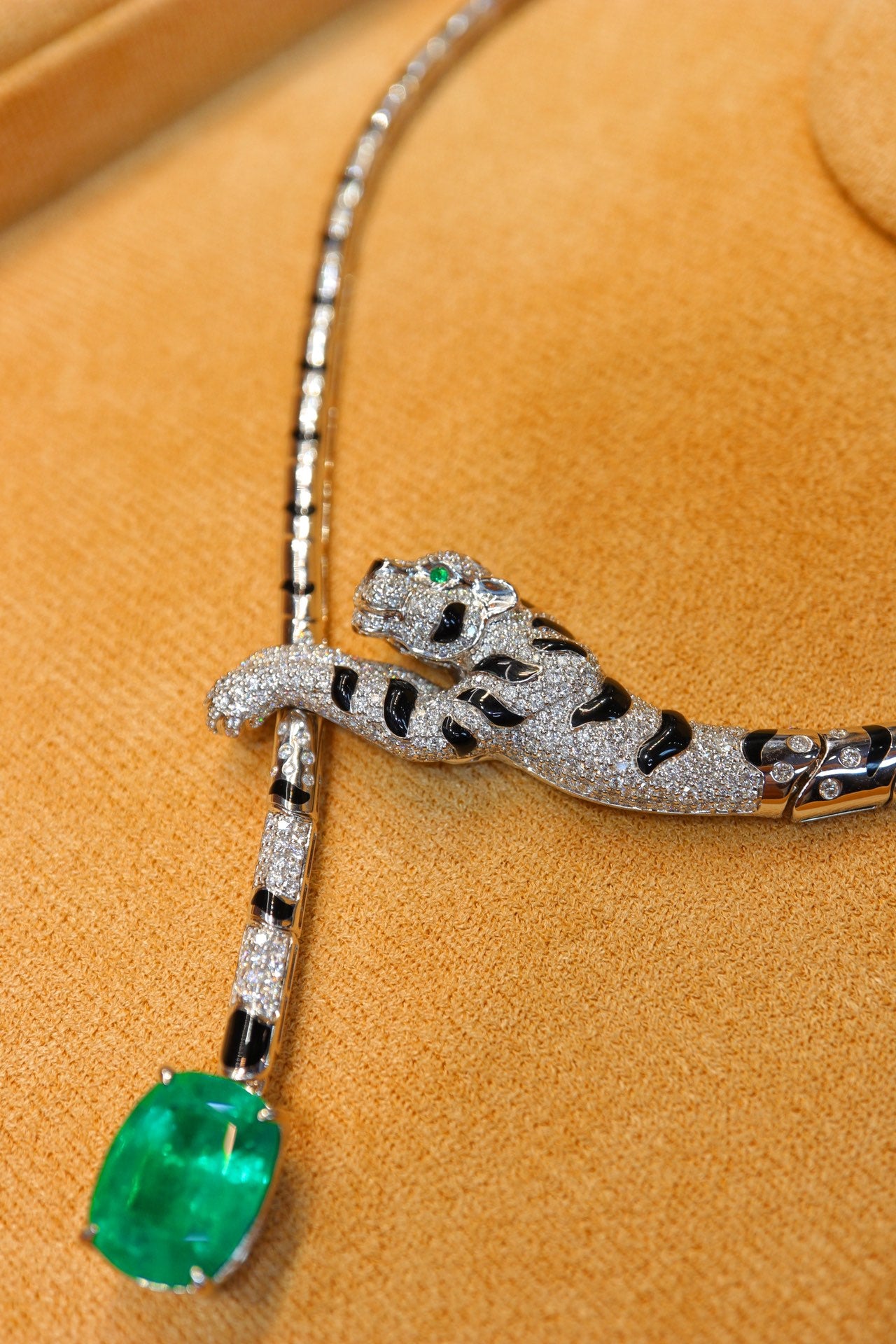 Majestic Leopard-Inspired Jewelry: A Timeless Classic