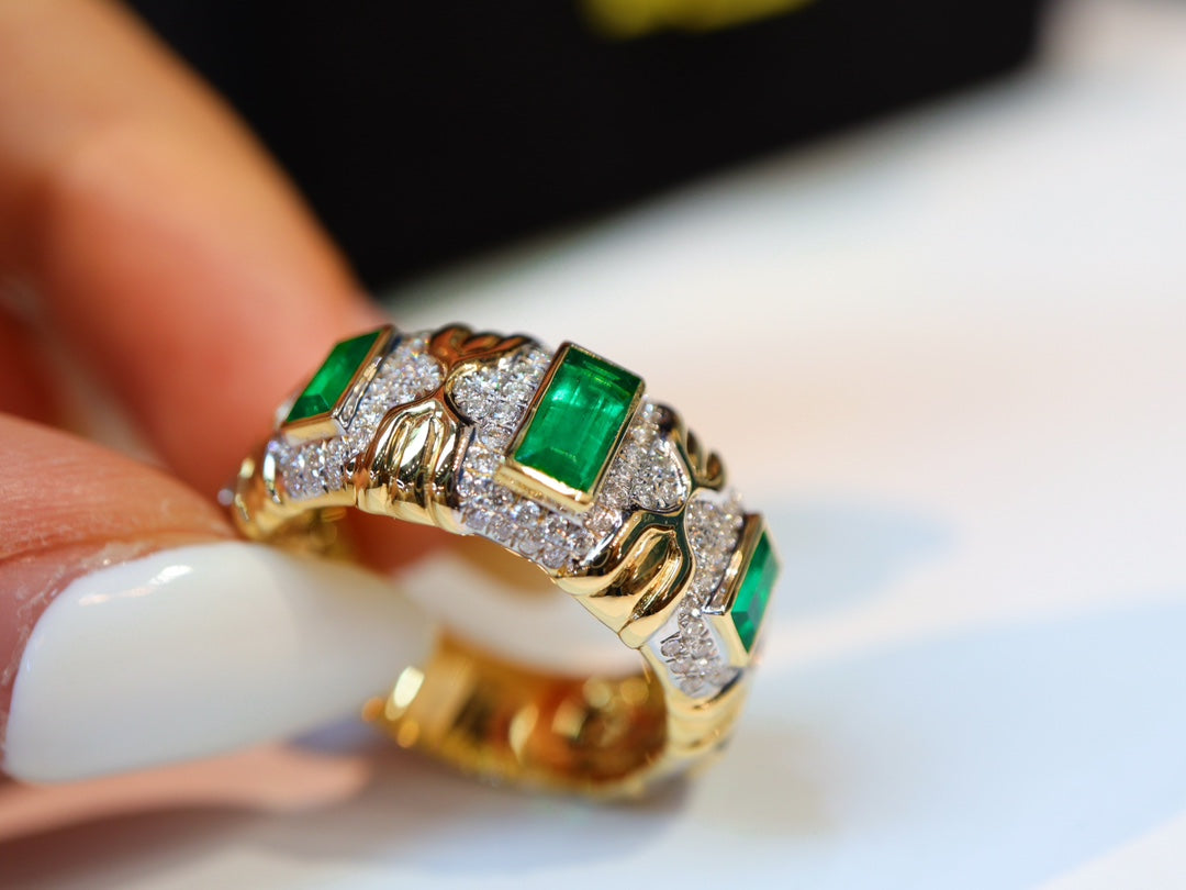 Vintage-Style Emerald Cluster Ring - Premium Jewelry Piece