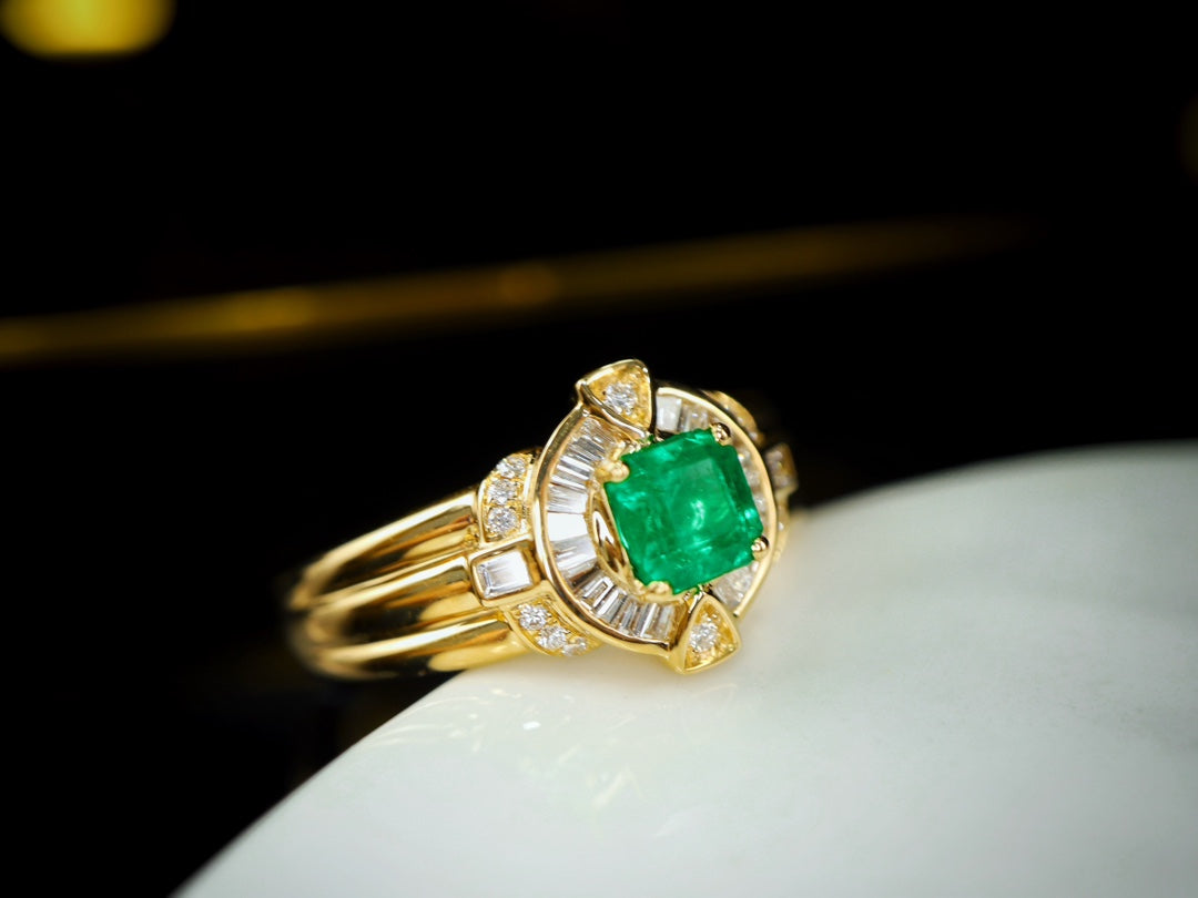 Anillo vintage con esmeralda Panjshir: un tesoro de joyería atemporal