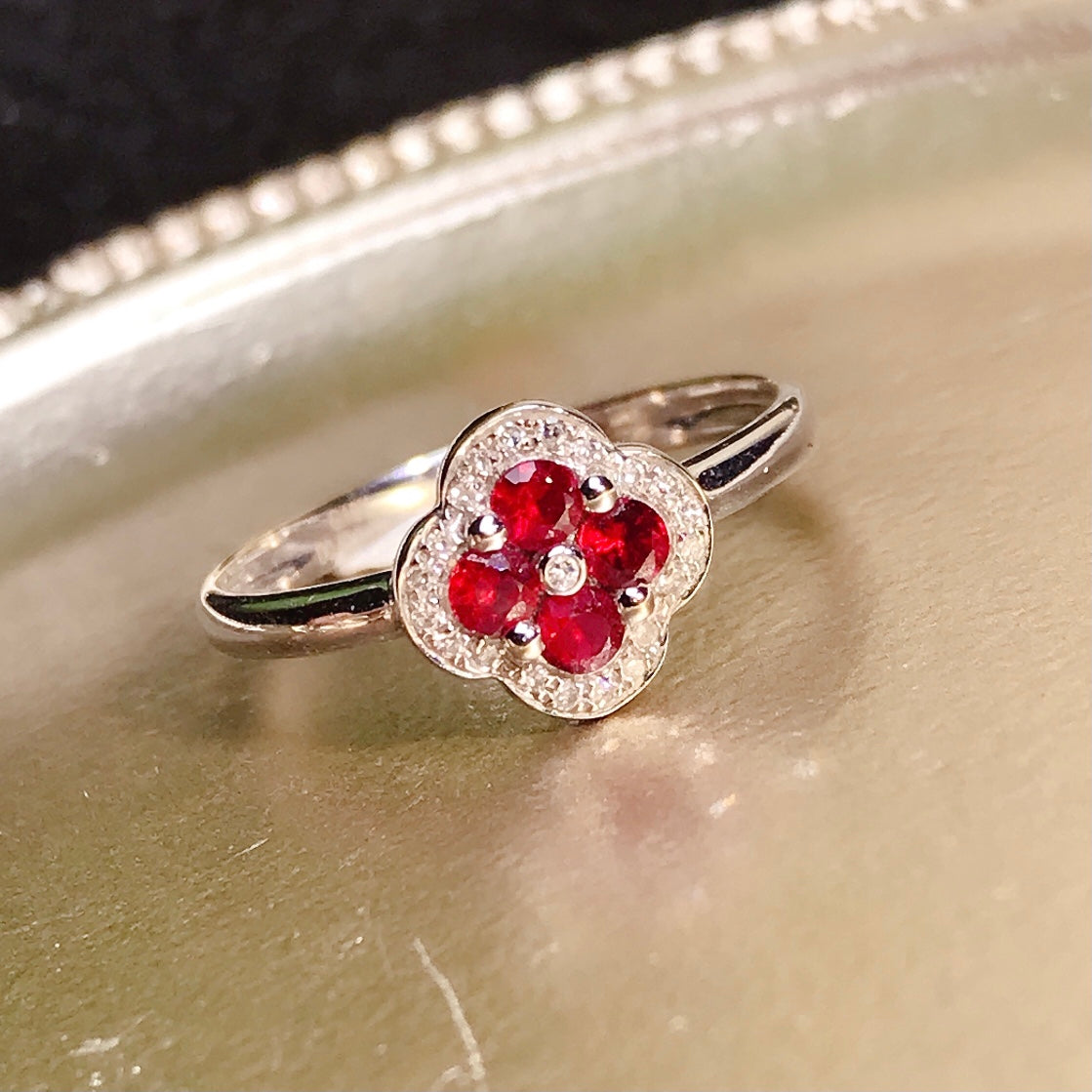 Exquisite 18K Natural Ruby Ring - A Must-Have Jewelry for Beauty Lovers