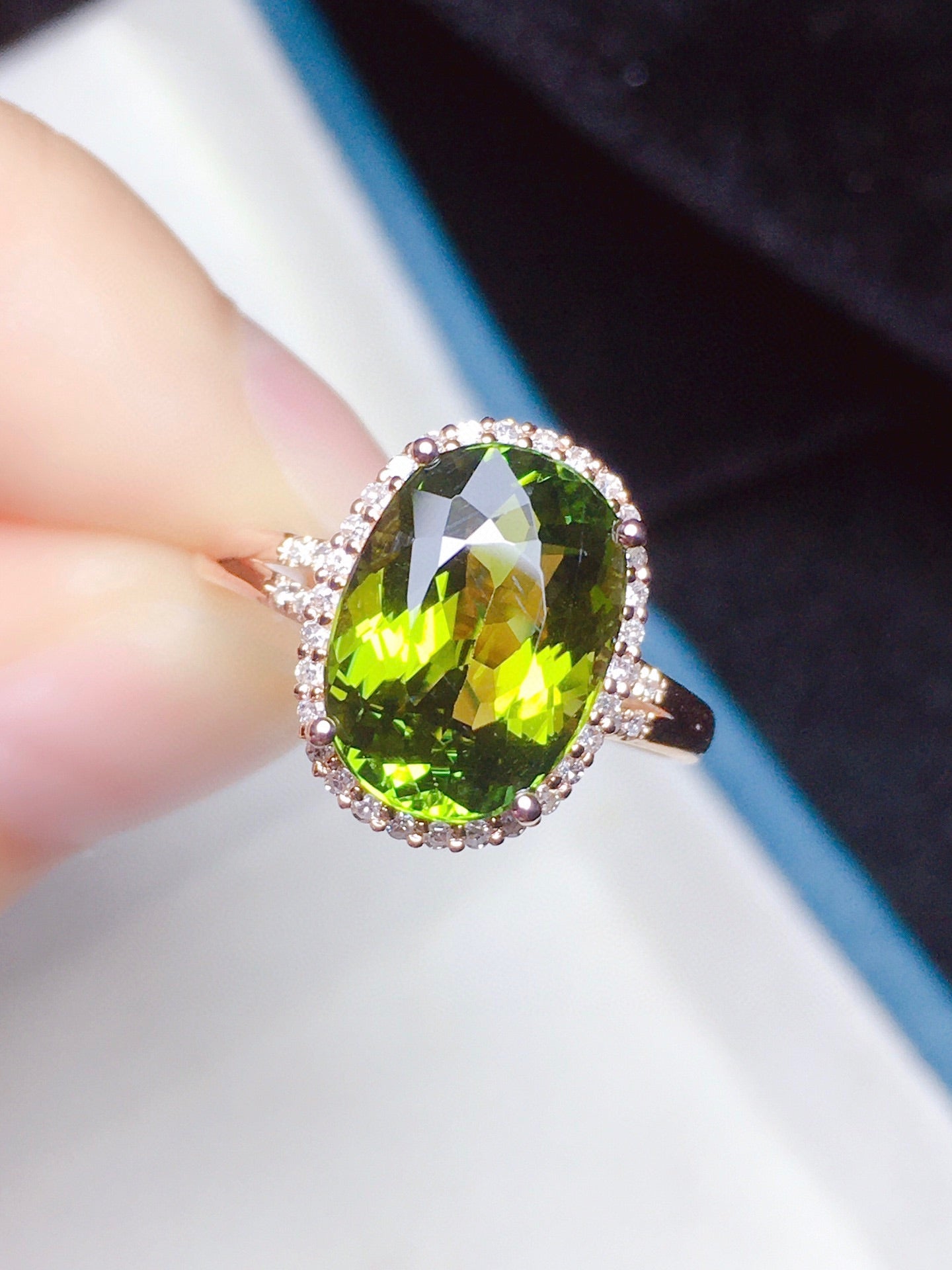 Bague tourmaline naturelle avec incrustation d’or 18 carats et de diamants - Bijoux exquis