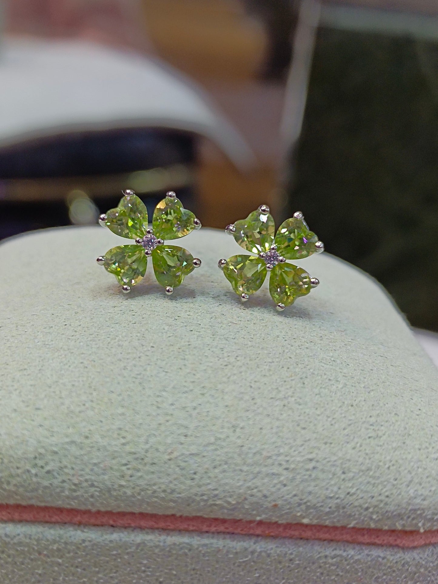 S925 Silver Elegant Peridot Heart Four-Leaf Clover Earrings - Jewelry for Everyday Elegance