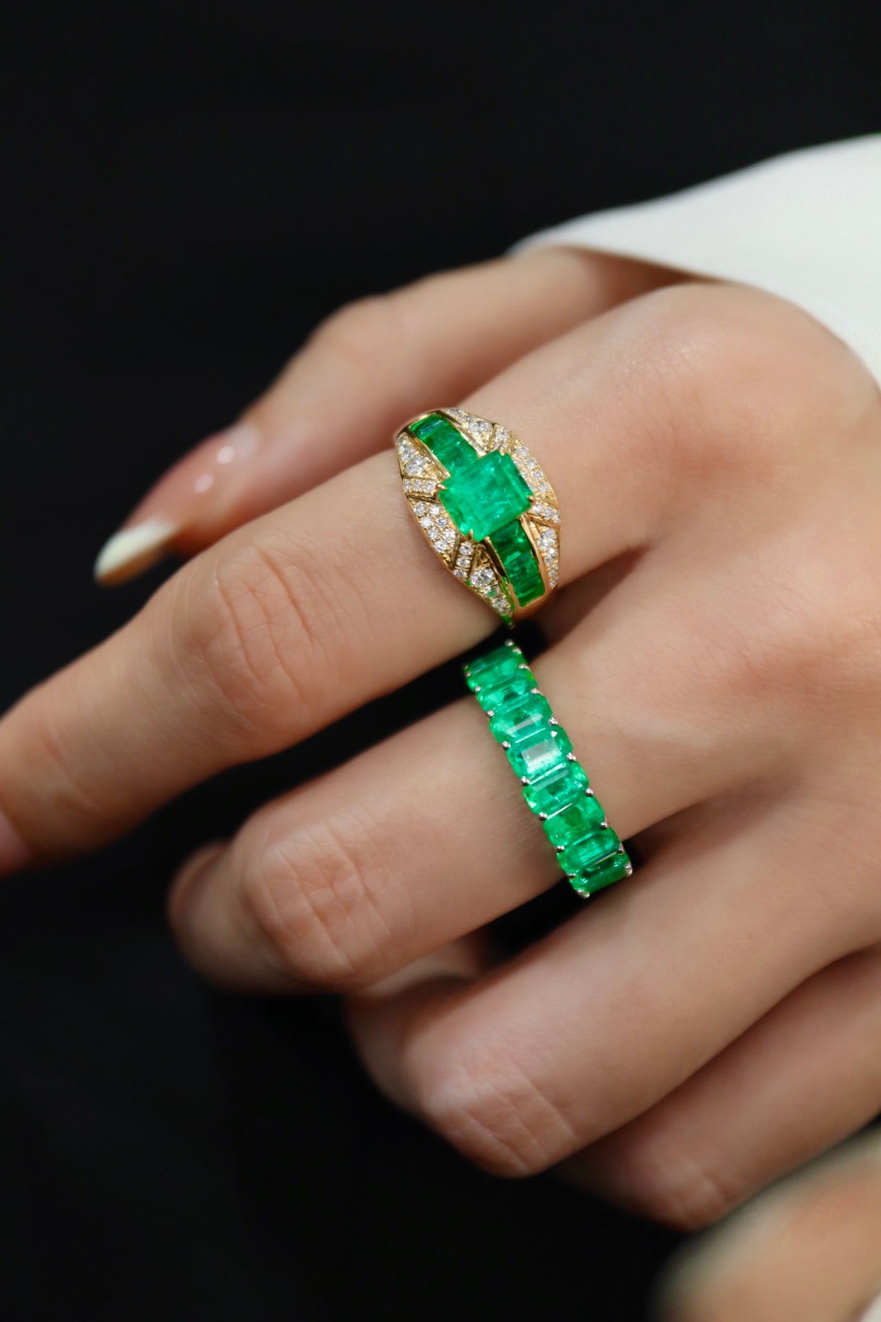 Vintage-Style Emerald Ring - A Luxurious Jewelry Piece