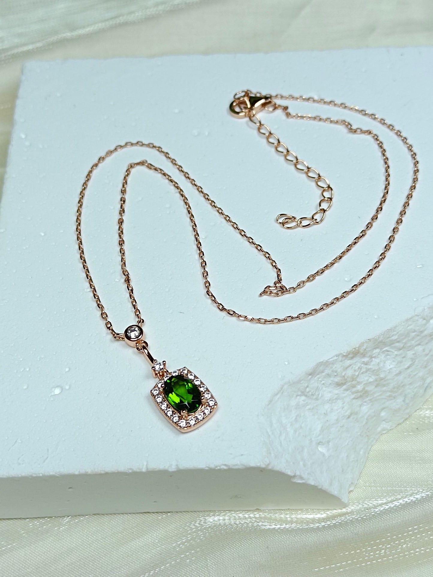 S925 Sterling Silver Embedded with Diopside Necklace - Vintage Green Gemstone Jewelry