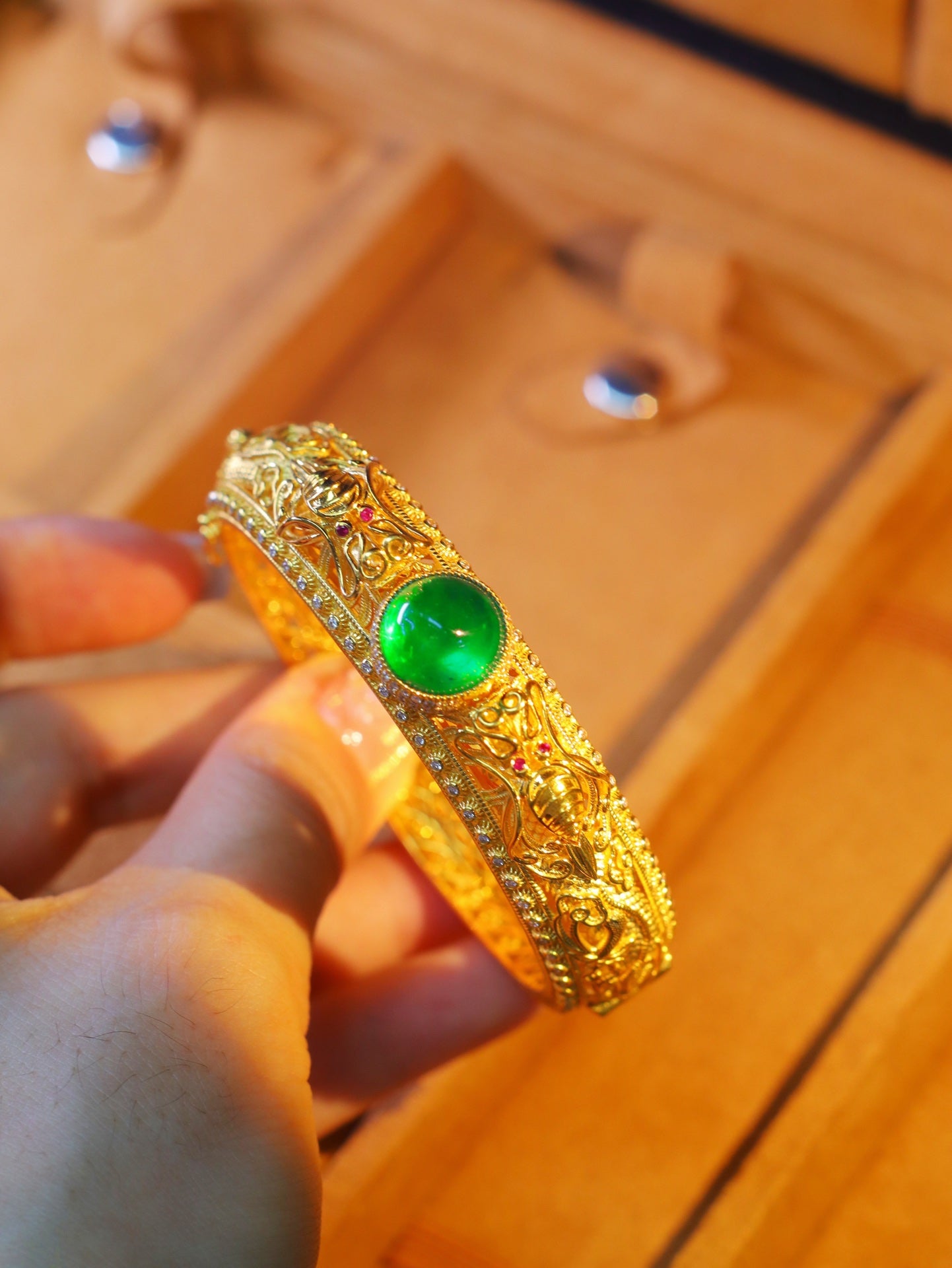 Dragon-Inspired Emerald Filigree Bracelet - Luxury Jewelry