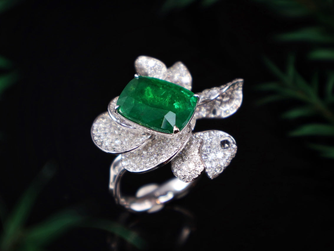 Emerald Green Jewelry: Custom-Made Ring/Pendant with Diamond-Encrusted Flower Design