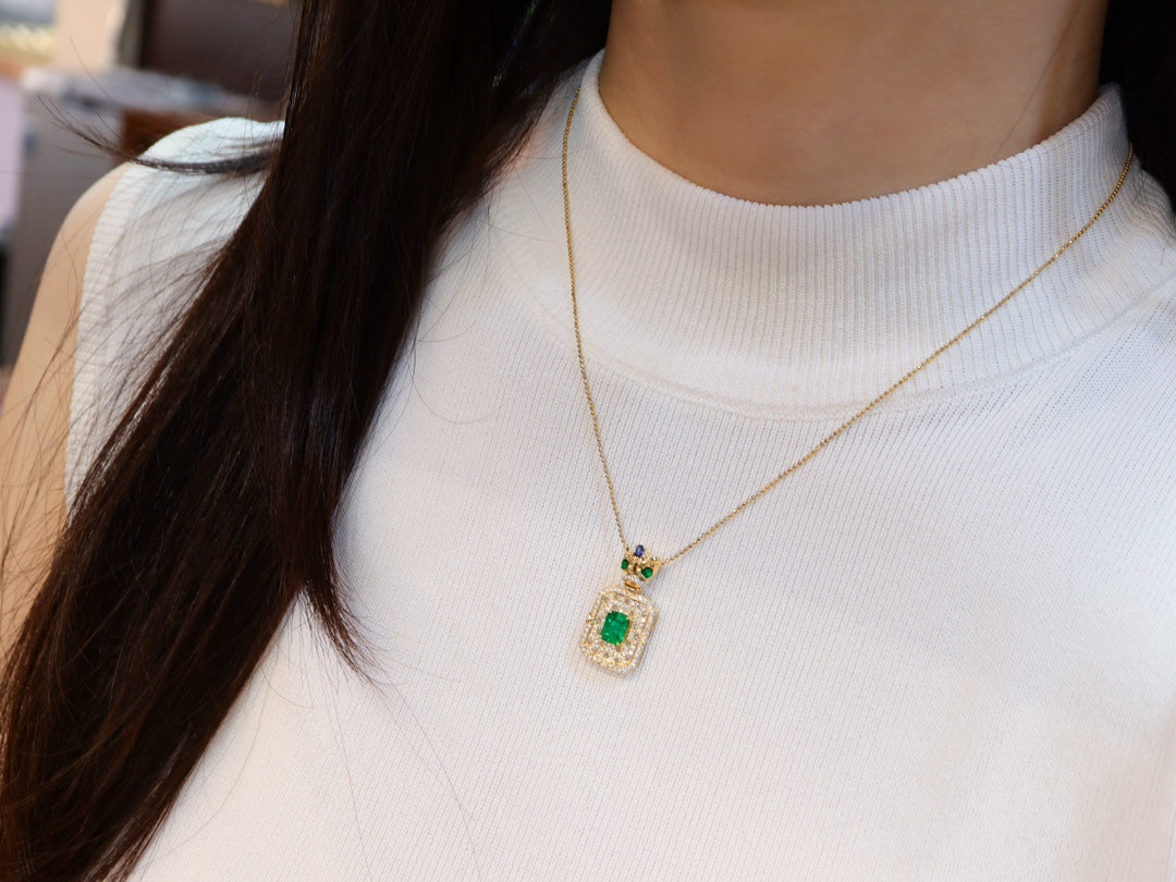 Luxury Designer's Emerald Pendant -醒狮纳福 Blessing of Prosperity and Peace