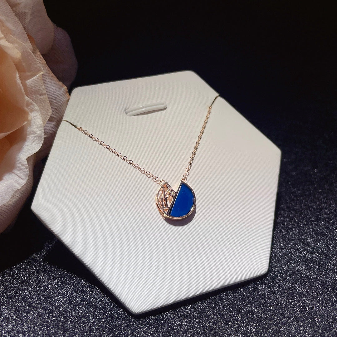 Pingente de âmbar azul dominicano embutido em ouro 18k - Embrace Everyday Joy