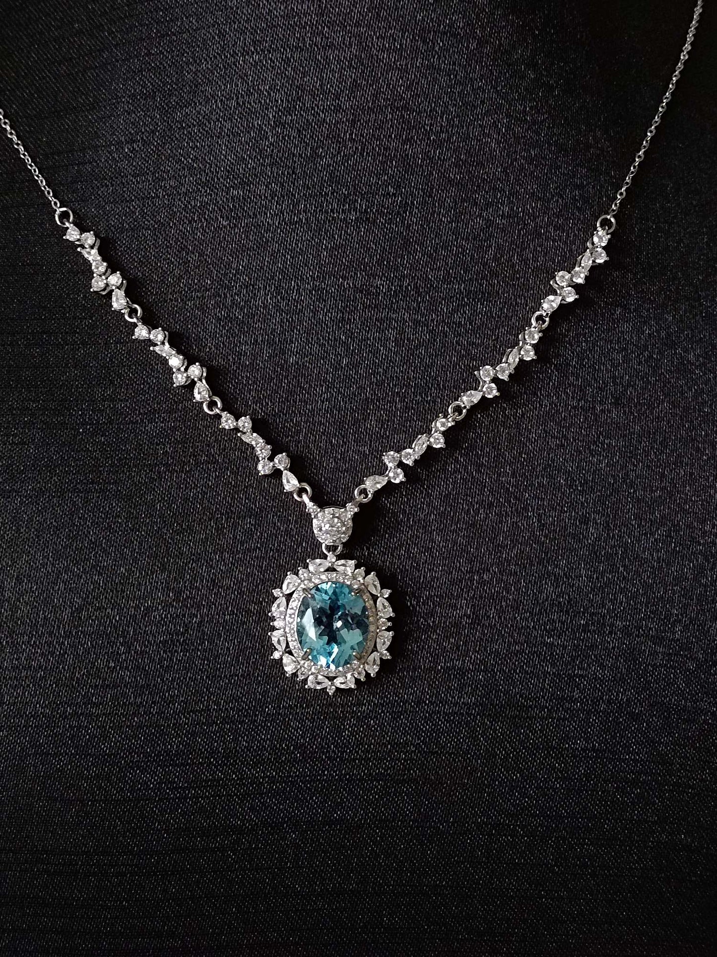 Exquisite Natural Topaz Jewelry Necklace in S925 Silver Setting