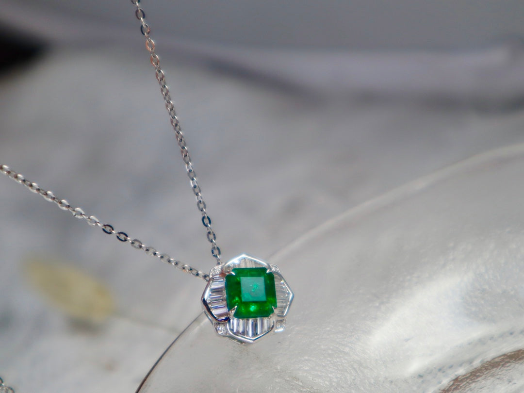 Emerald Pendant Necklace - A Timeless Jewelry Piece