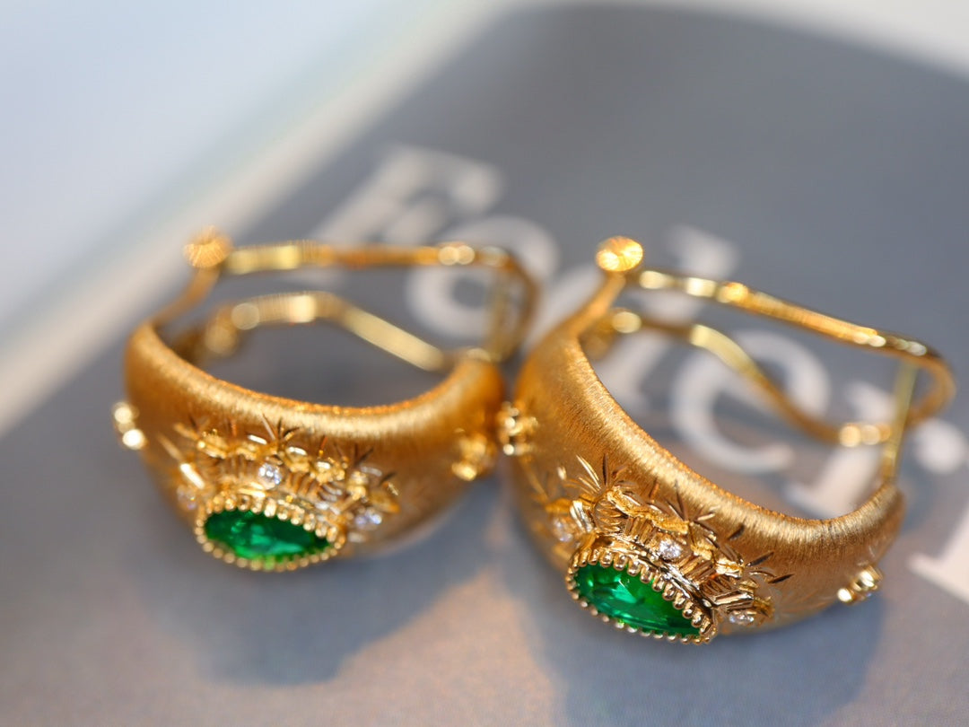 Buccellati-Style Emerald Ear Clips Jewelry - Classic Elegance and Century-Old Craftsmanship