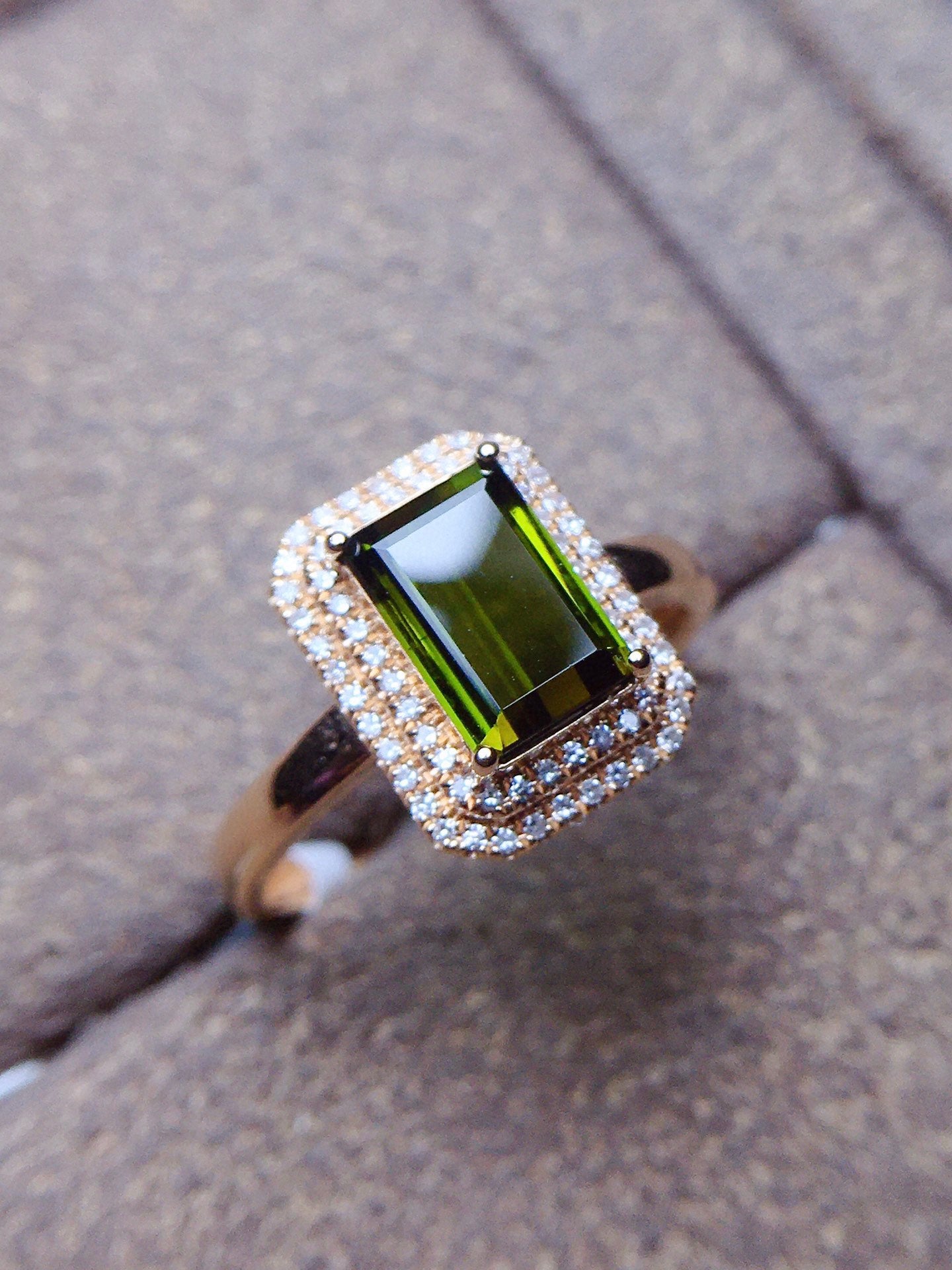 Natural Tourmaline Ring in 18k Gold - A Stunning Piece of Jewelry