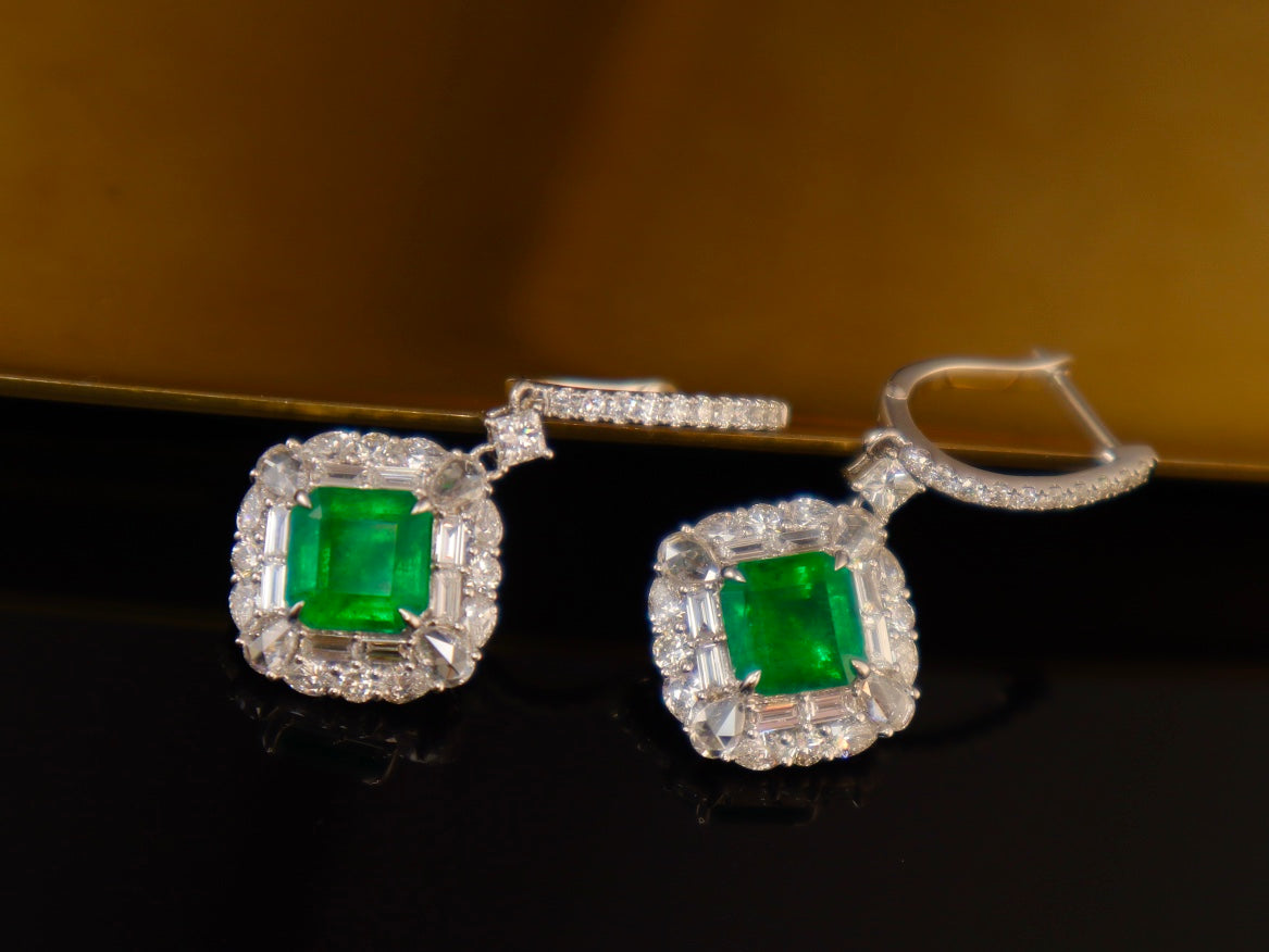 Emerald Green Earrings - Luxurious Jewelry Piece