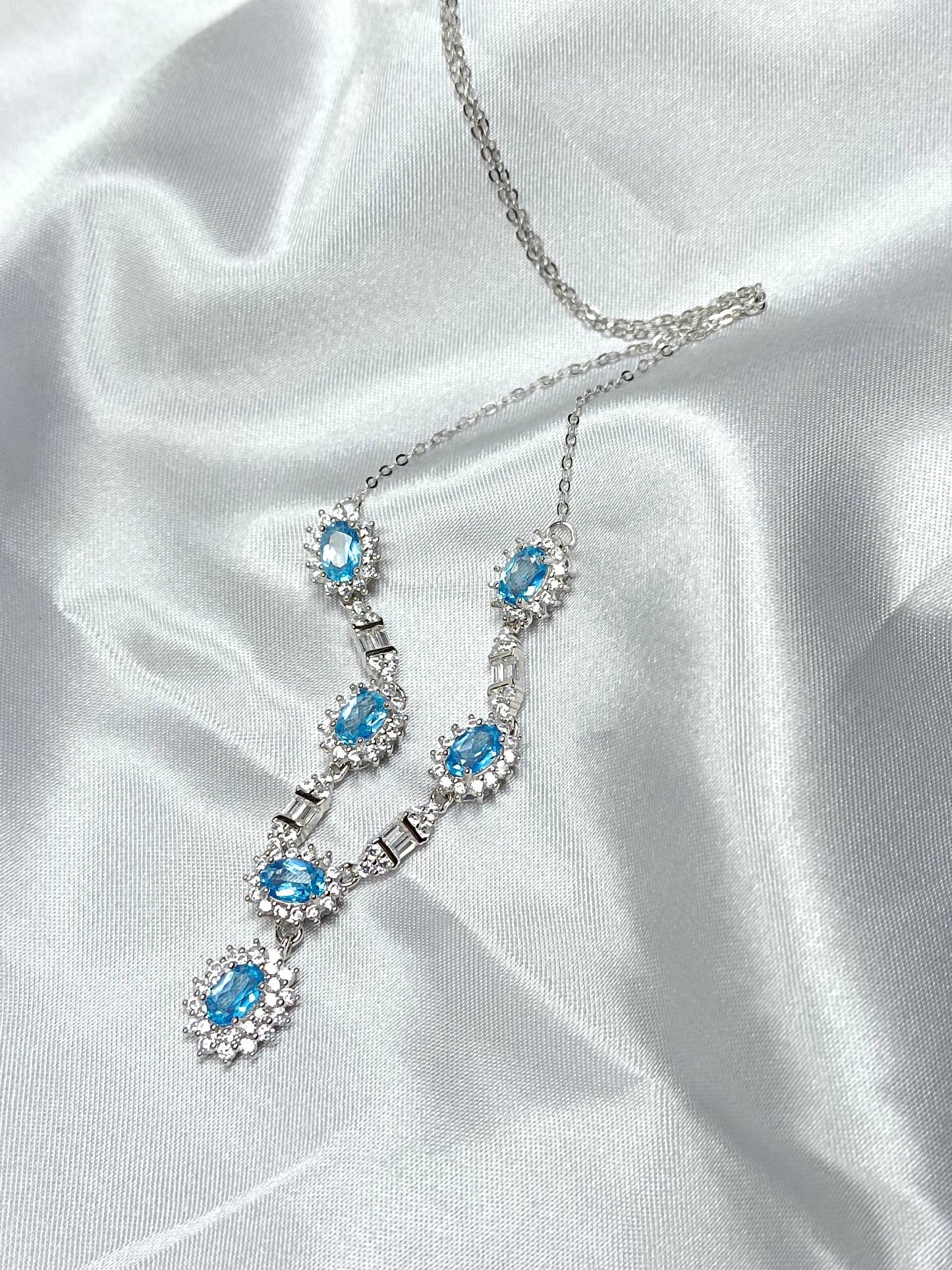 Luxurious S925 Silver Embedded Topaz Jewelry Necklace