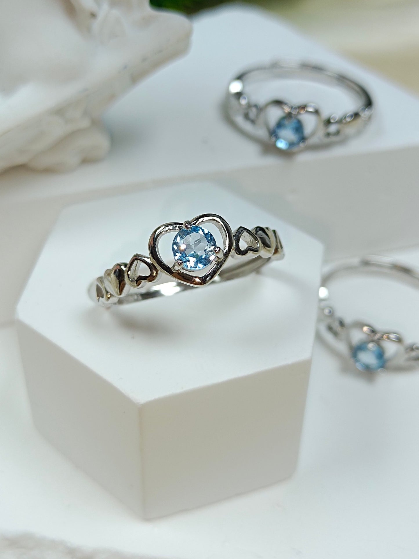 S925 Silver Embedded Topaz Heart Ring - Minimalist Jewelry for a Fresh Look