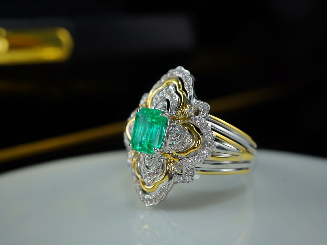 Buccellati-Style Emerald Ring with Lace Diamond Design