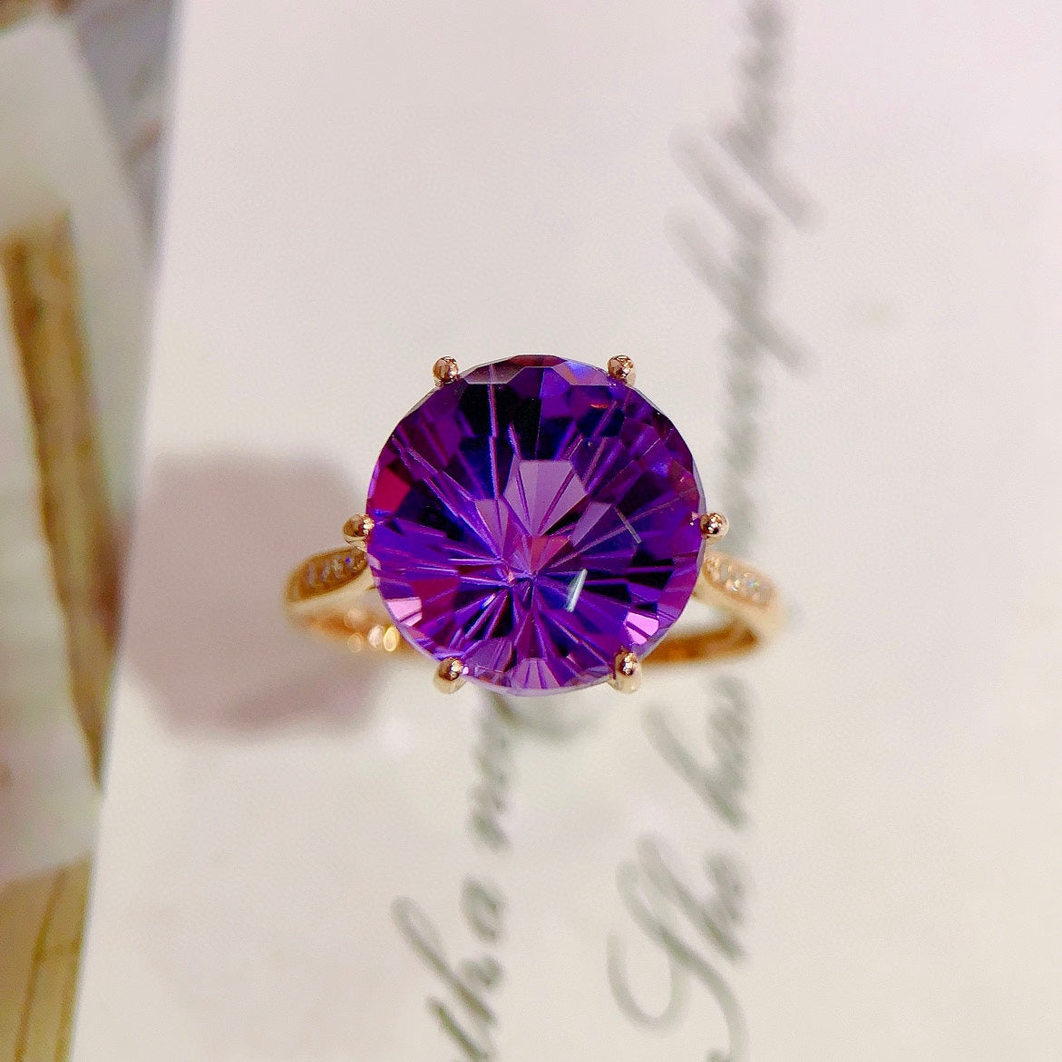 18K Gold Amethyst Ring - Elegant Jewelry for Eternal Gentleness