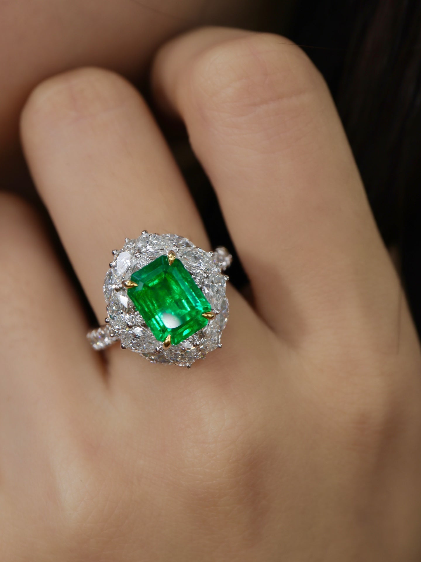 Afghan Panjshir Emerald Ring - A Rare Jewelry Gem