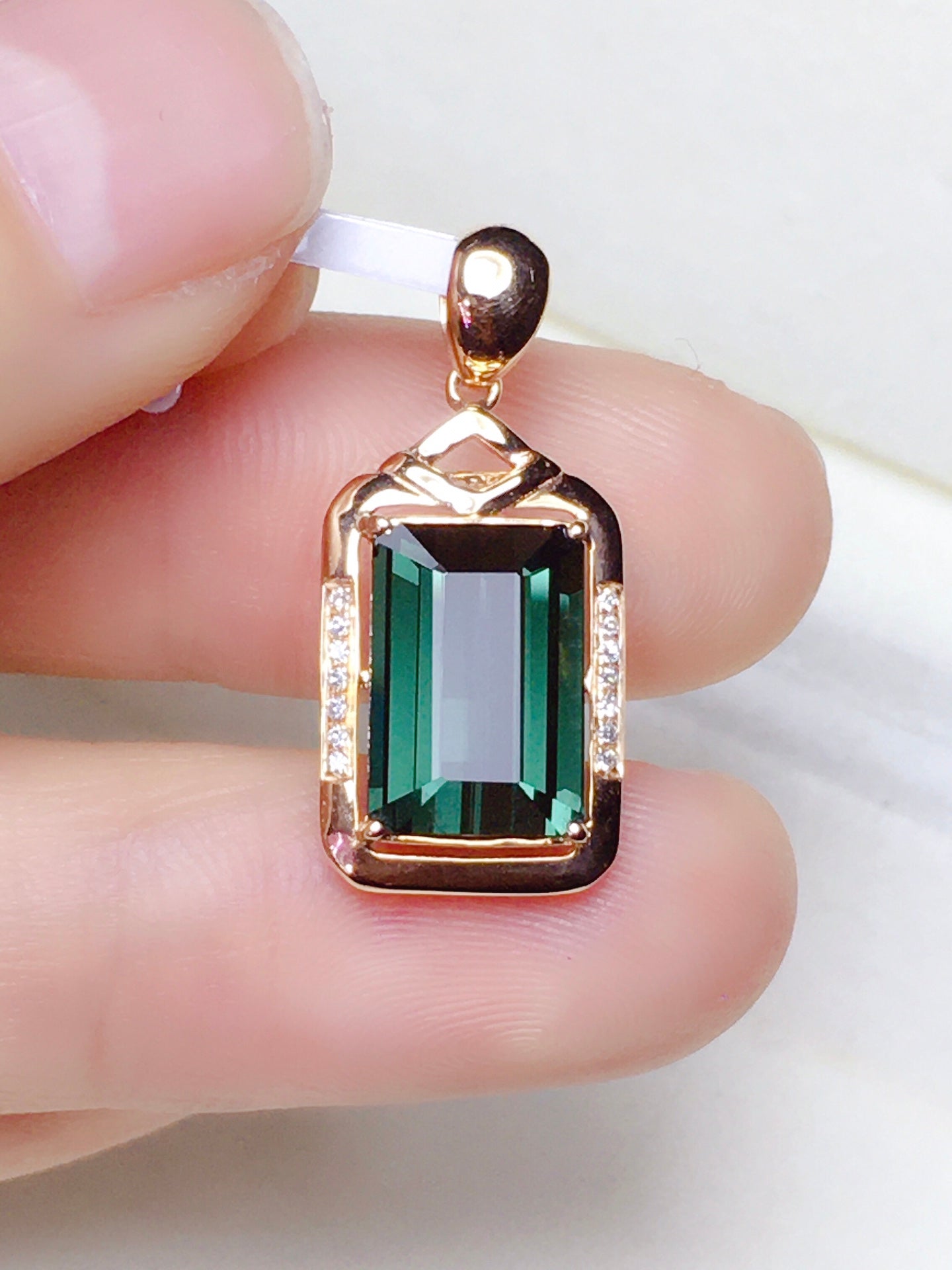 Natural Tourmaline Pendant with 18K Gold and Diamond Embedding - Exquisite Jewelry