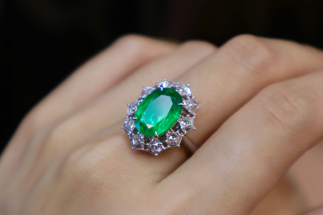 Emerald Ring - Luxurious Jewelry Piece for Everyday Elegance