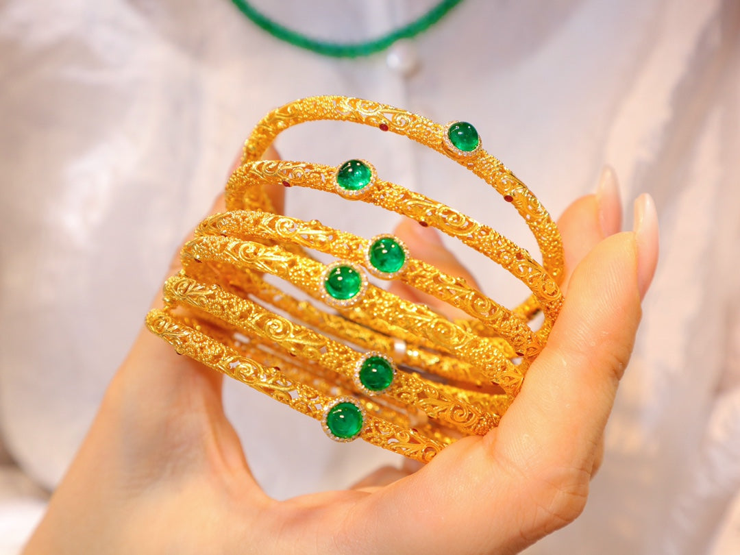 Exquisite Emerald Bracelet: A Timeless Jewelry Favorite