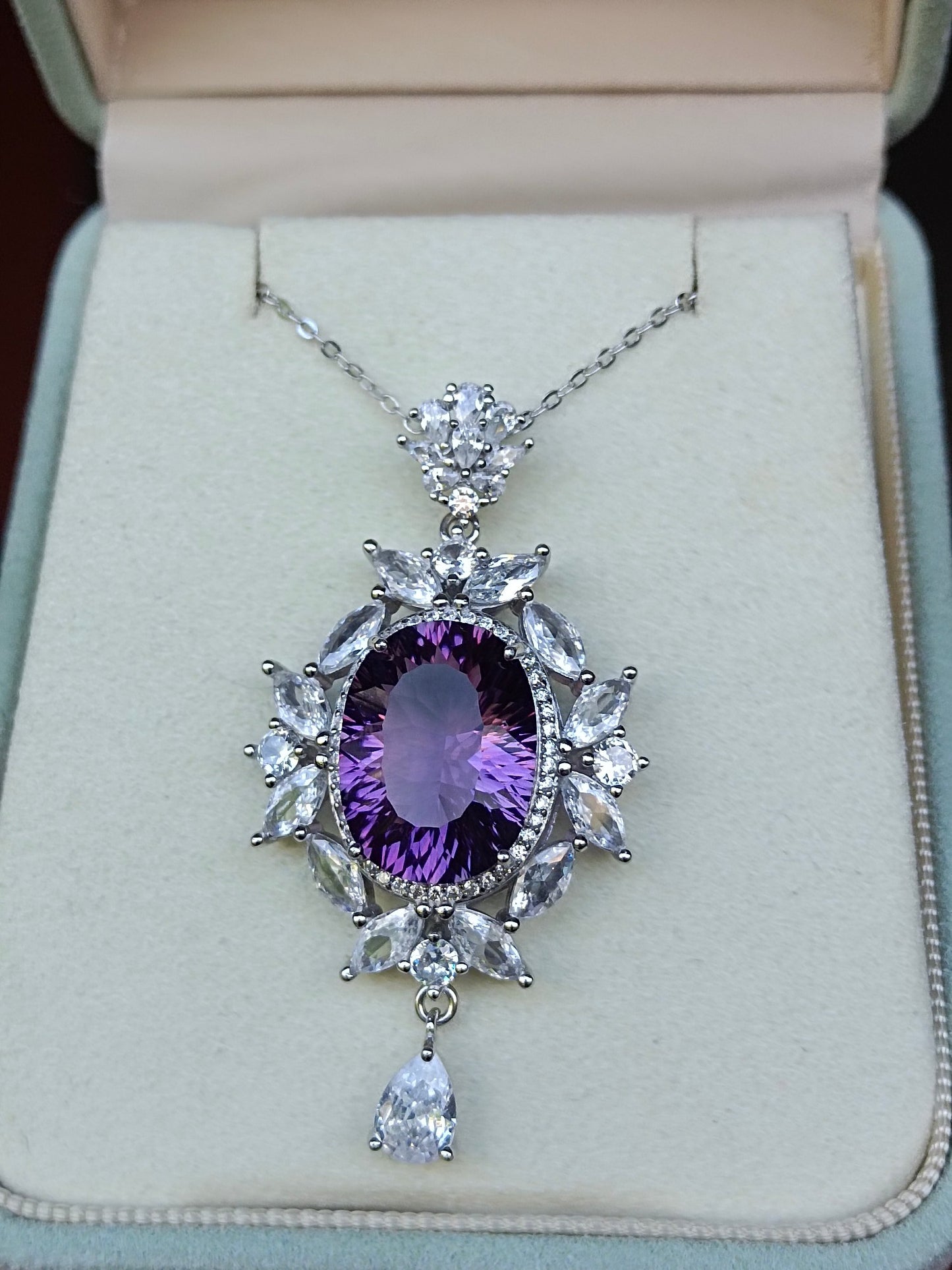 Luxurious Natural Amethyst Pendant Jewelry