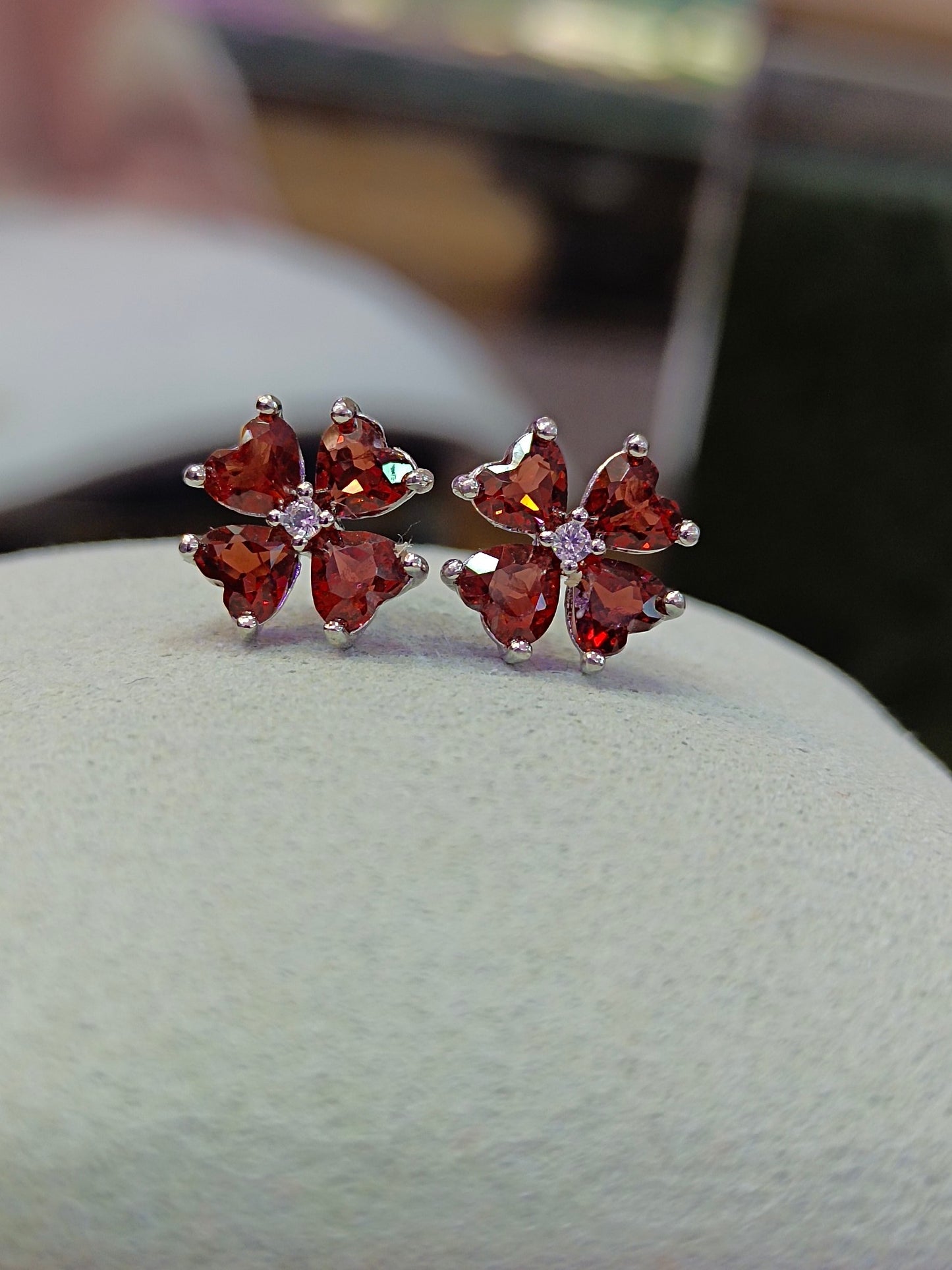 S925 Silver Embedded Garnet Heart Four-Leaf Clover Earrings - Elegant Jewelry