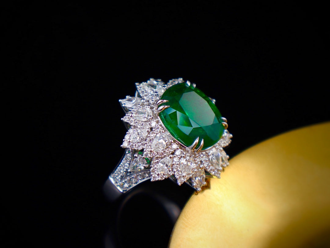 Emerald Ring Jewelry - A Magnificent Statement Piece