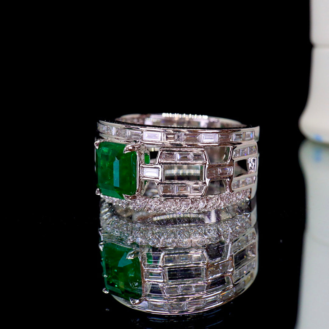 Exquisite 18K Gold and Diamond Embedded Emerald Jewelry