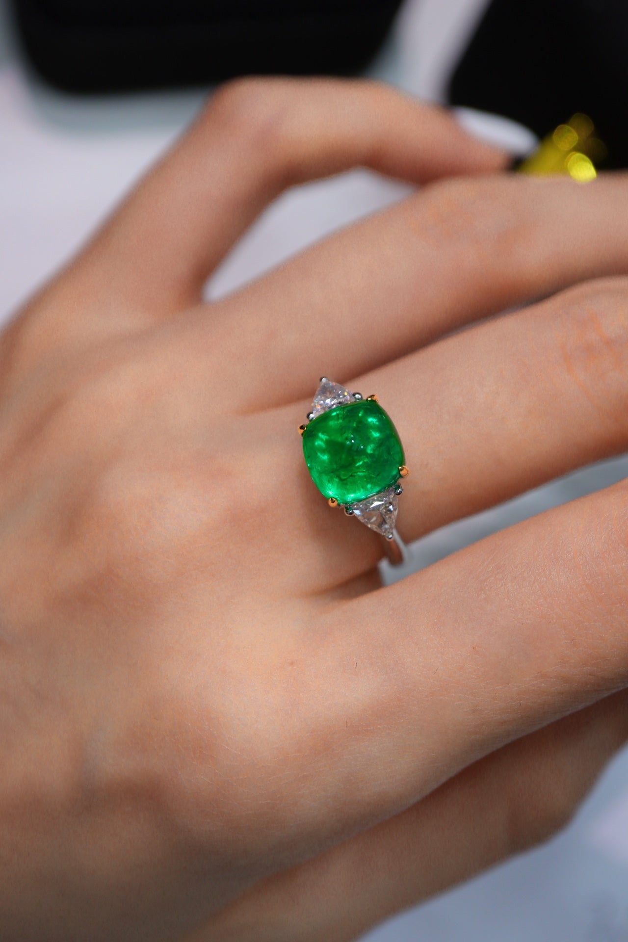 Emerald Sugarloaf Ring - Minimalist Three-Stone Jewelry Marvel