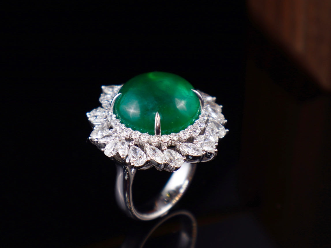 Emerald Ring - Vivid Green Jewelry with Exquisite Craftsmanship