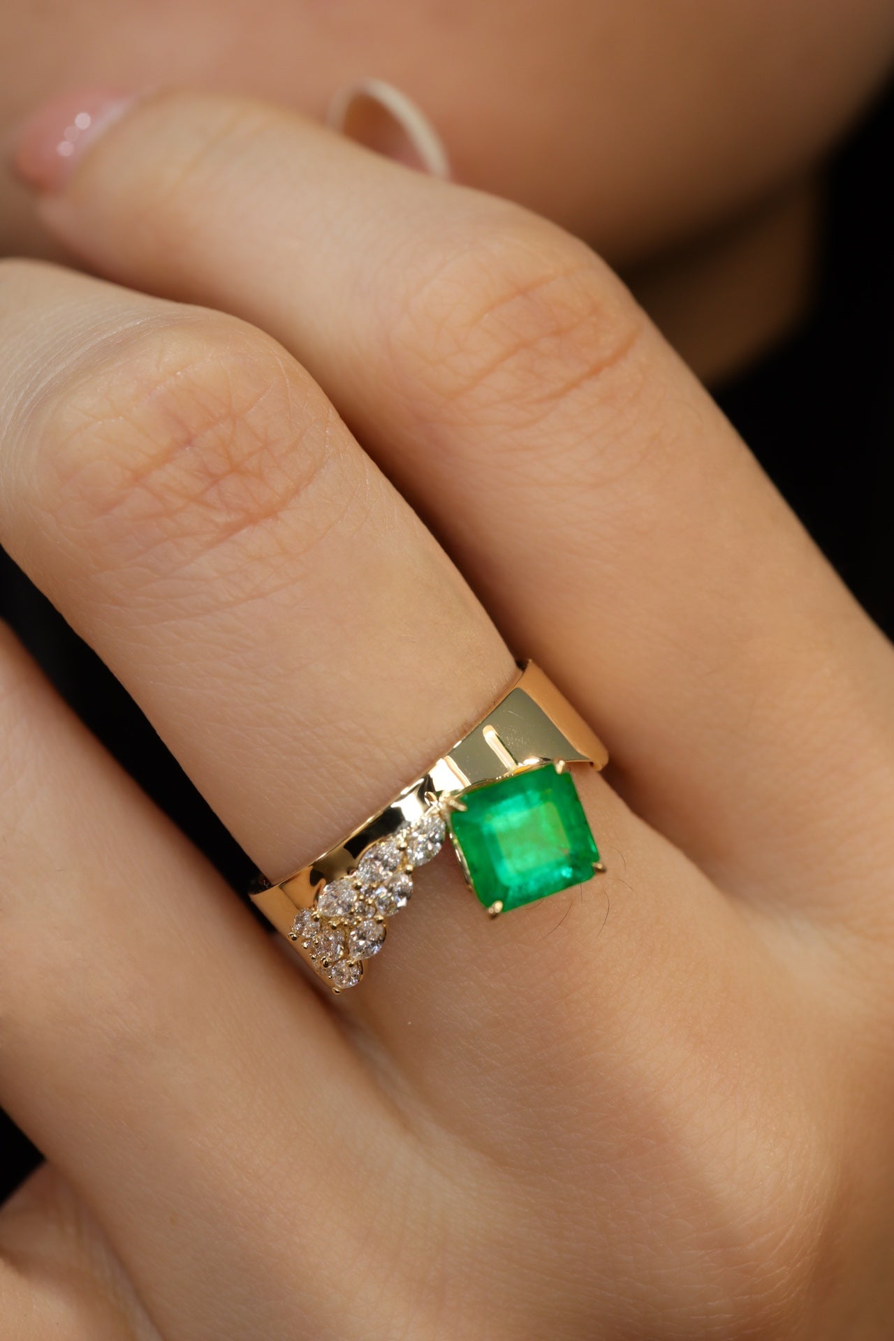 Panjshir Emerald Jewelry with Diamond Accent - A Sparkling Gem!