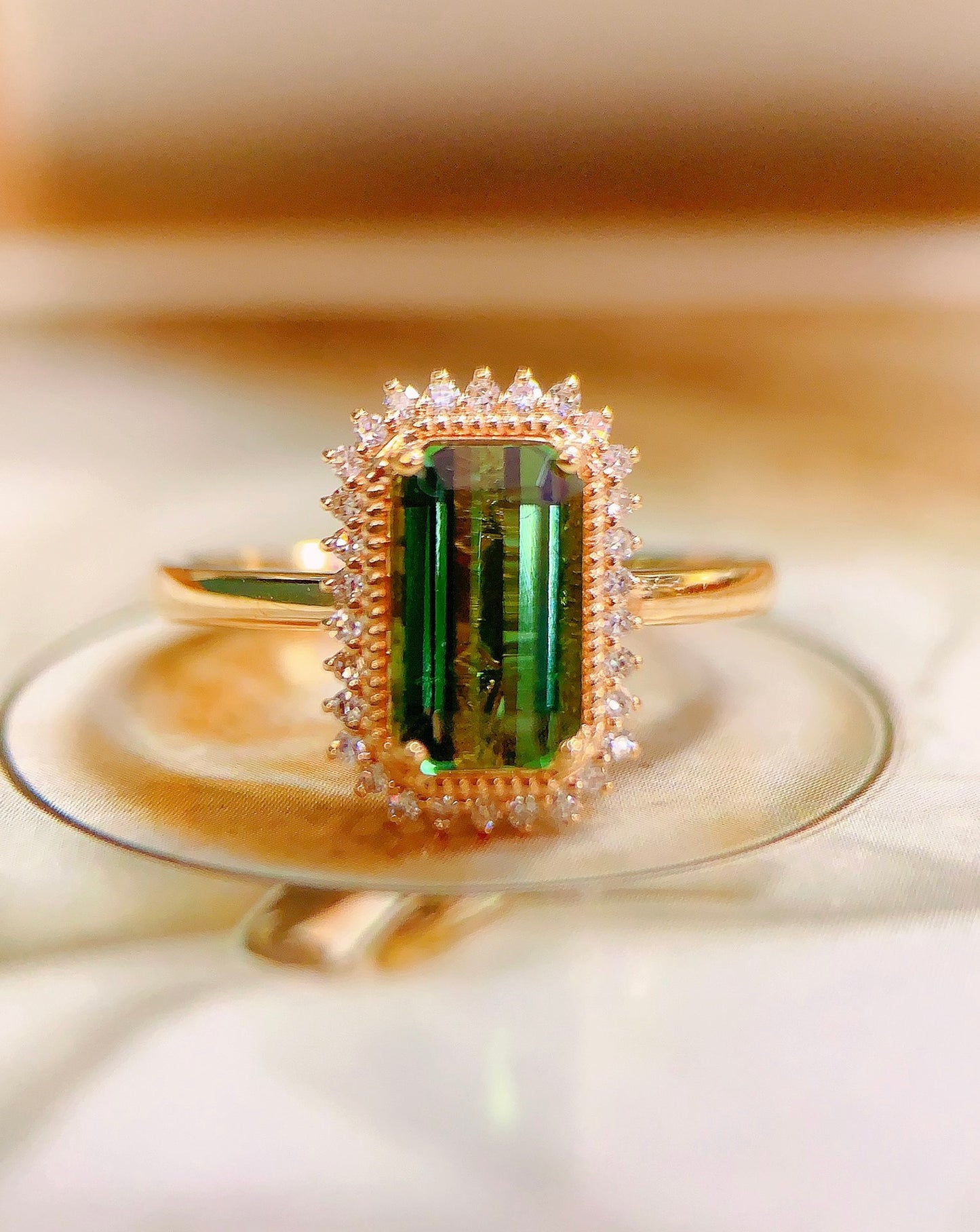 Exquisite Green Tourmaline Ring - A Symbol of Vitality and Elegance