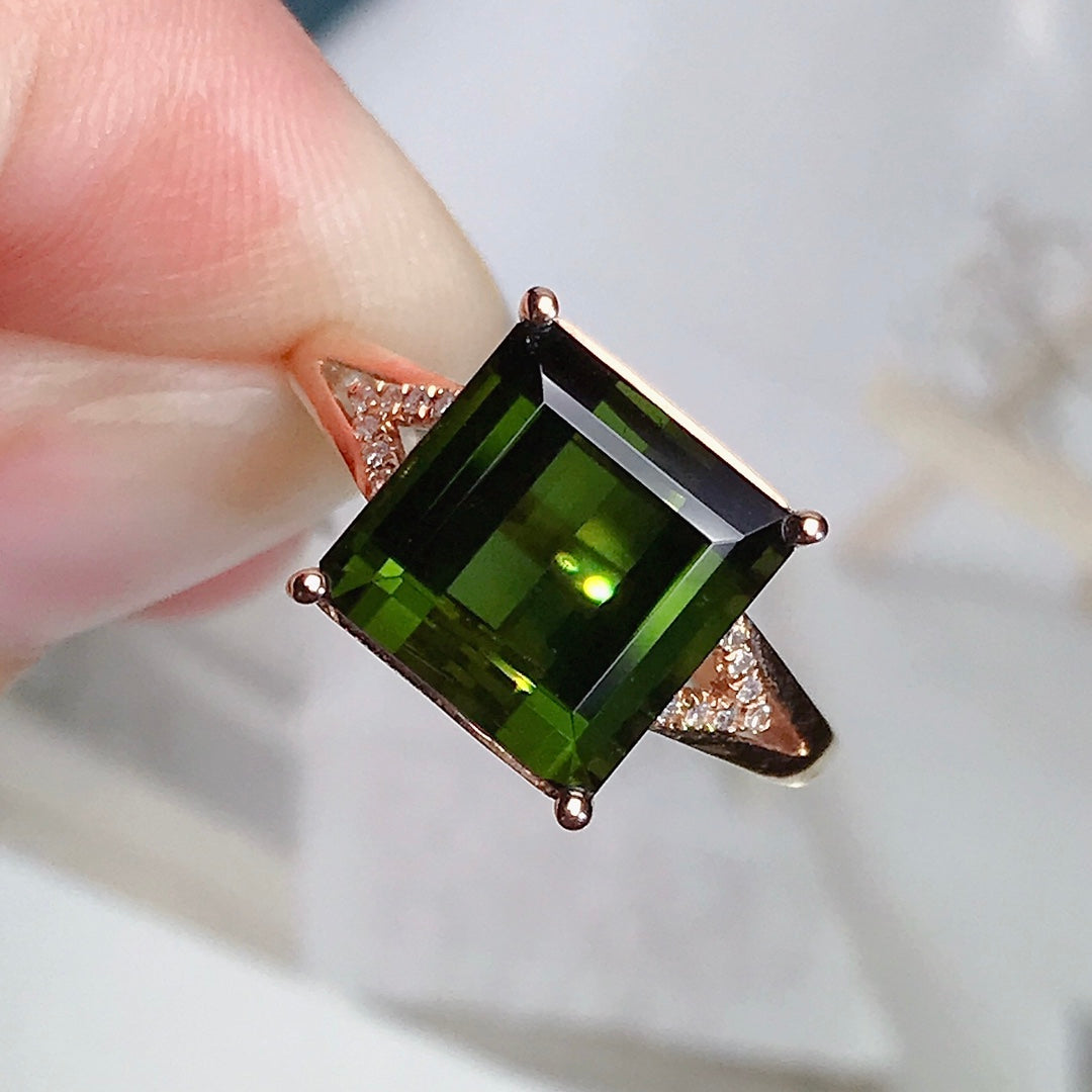 Elegant and Minimalist Peridot Ring - A Must-Have Jewelry