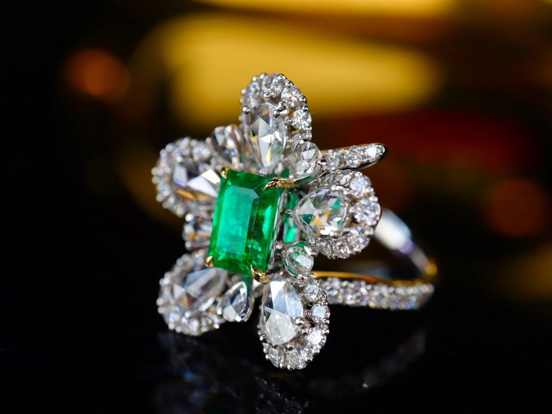 Emerald Ring Jewelry - Elegant and Refined Piece