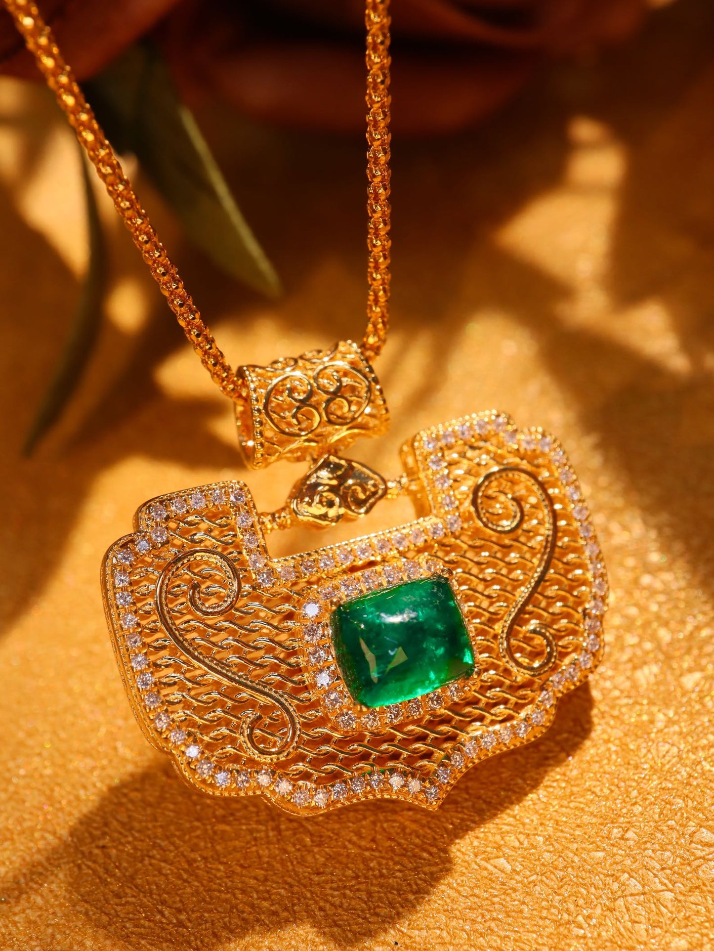 Exquisite Emerald Pendant Jewelry - Lucky Locket Charm